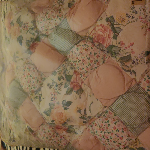Vintage Puff Quilt - Cream , Peach and Green - Picture 4 of 6